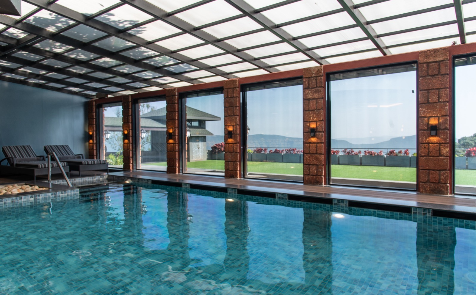 Tulip Pool Suite