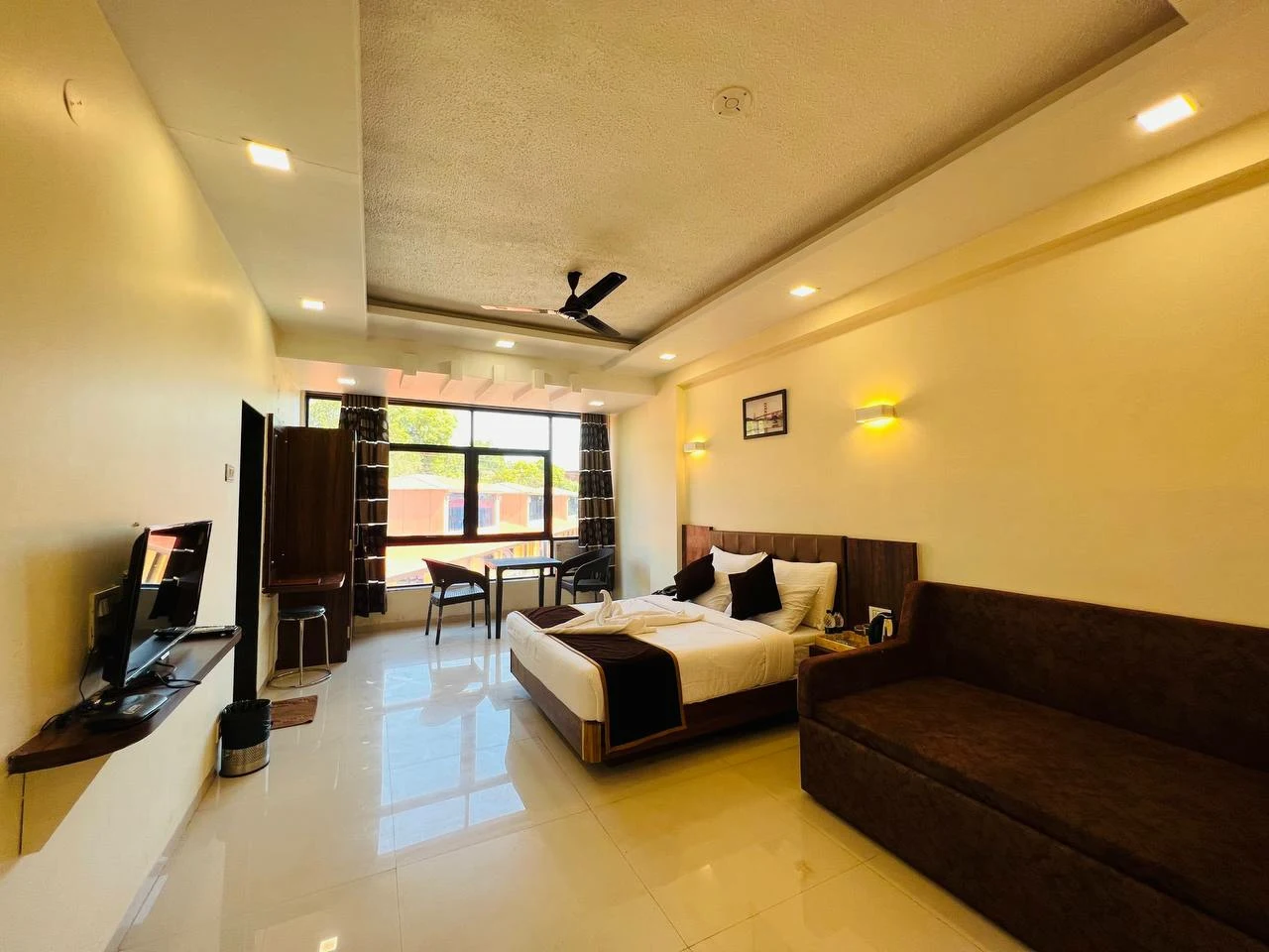 Arya Resort and Spa