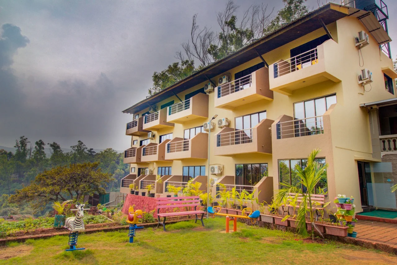 Hirkani Garden Restaurant & Lodging