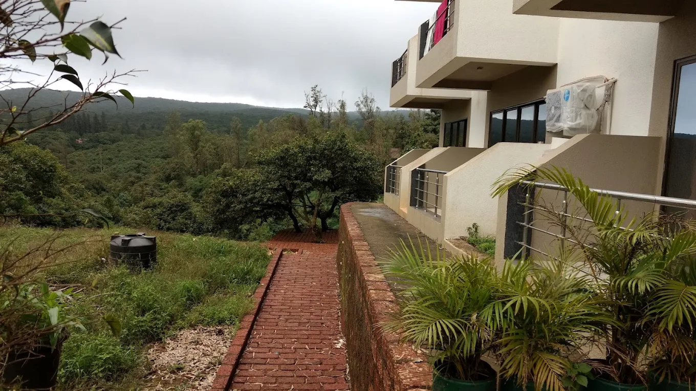 Hirkani Garden Restaurant & Lodging