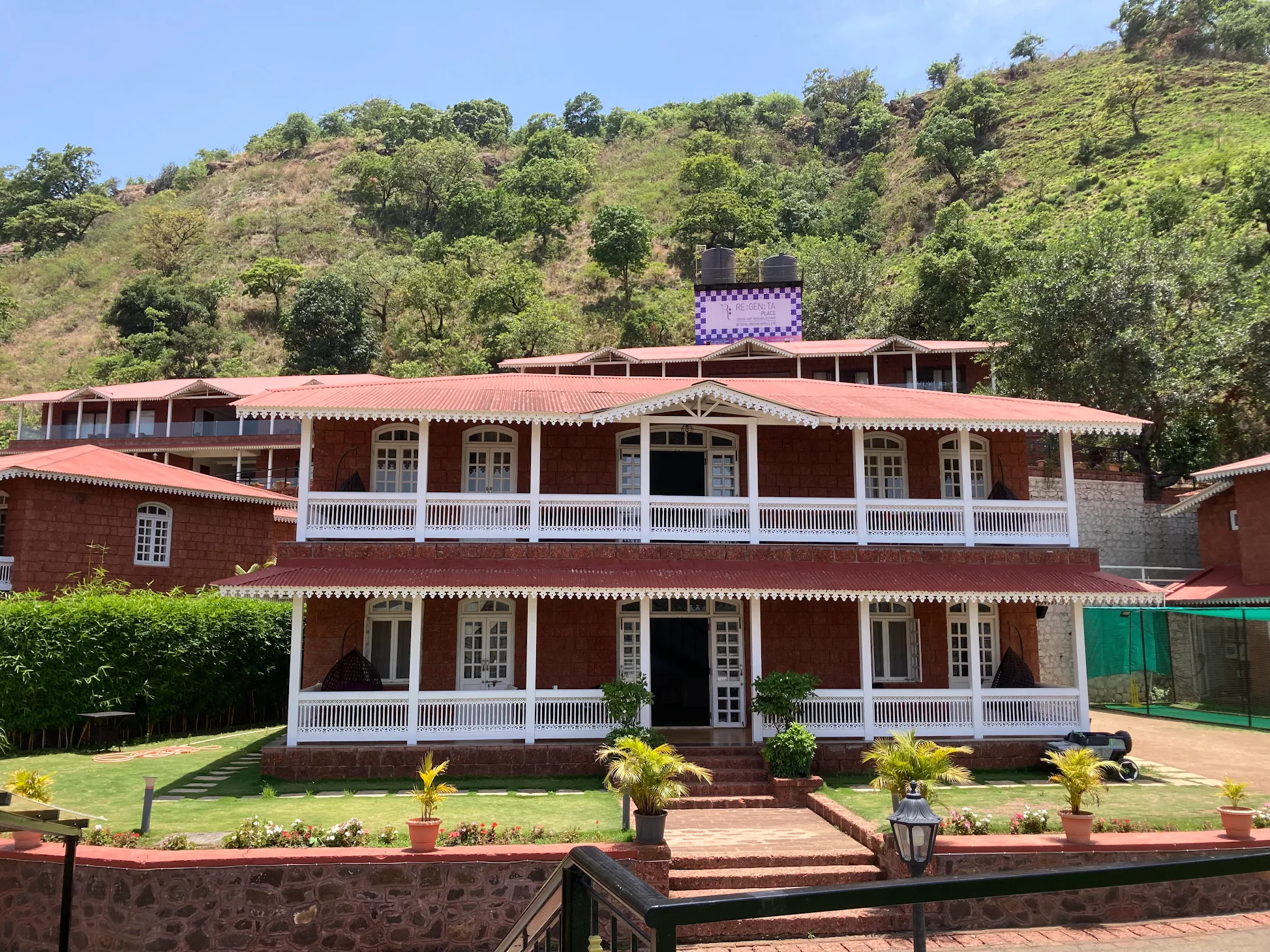 Ravine Hotel